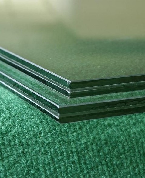 Также триплекс используется для производства лобовых стекол автомобилей